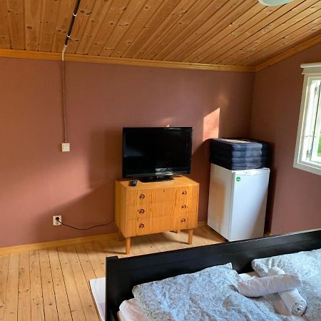 The Pink Cabin Tyfta Экстерьер фото