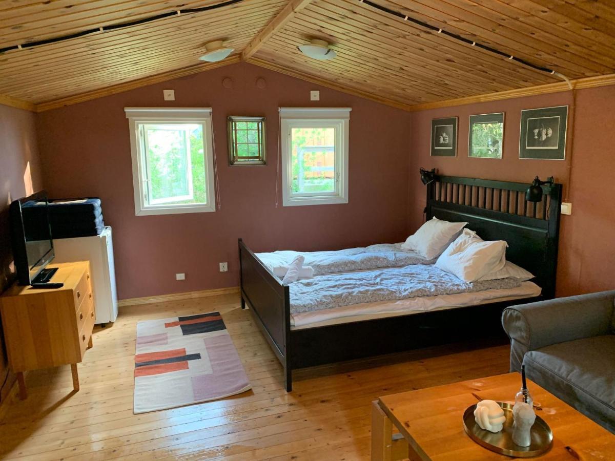 The Pink Cabin Tyfta Экстерьер фото